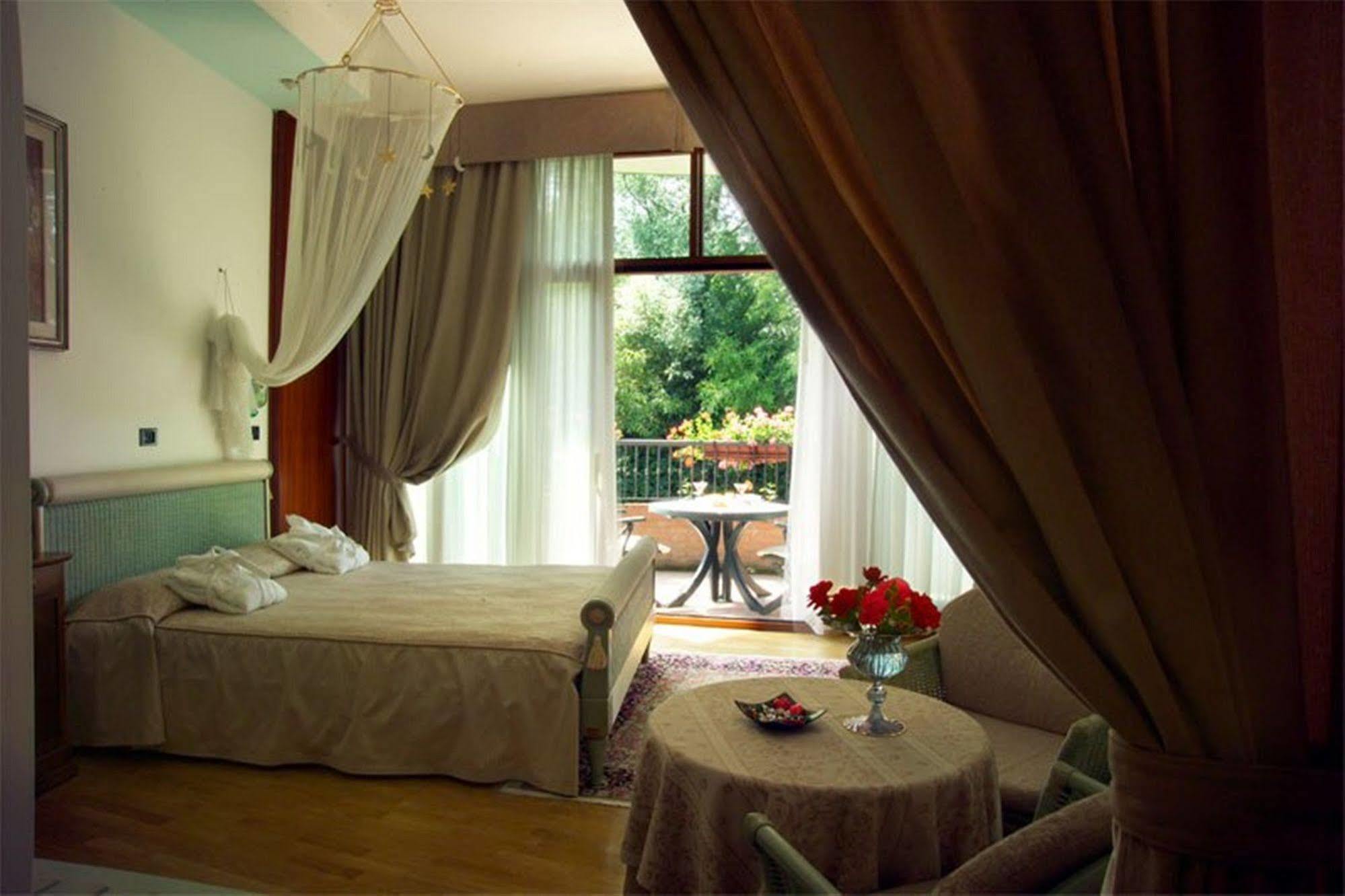Park Hotel Junior Quarto dʼAltino Camera foto